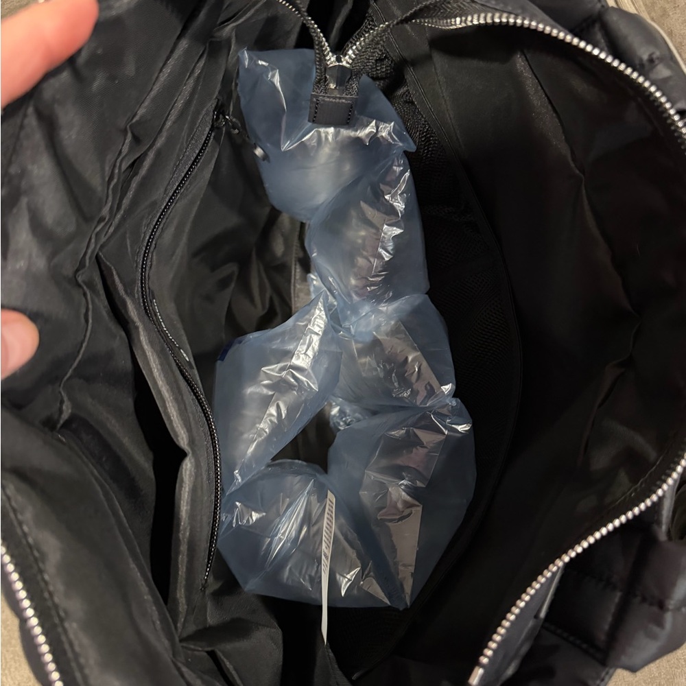 lululemon athletica Quilted Grid Tote in black - Picture 3 of 8